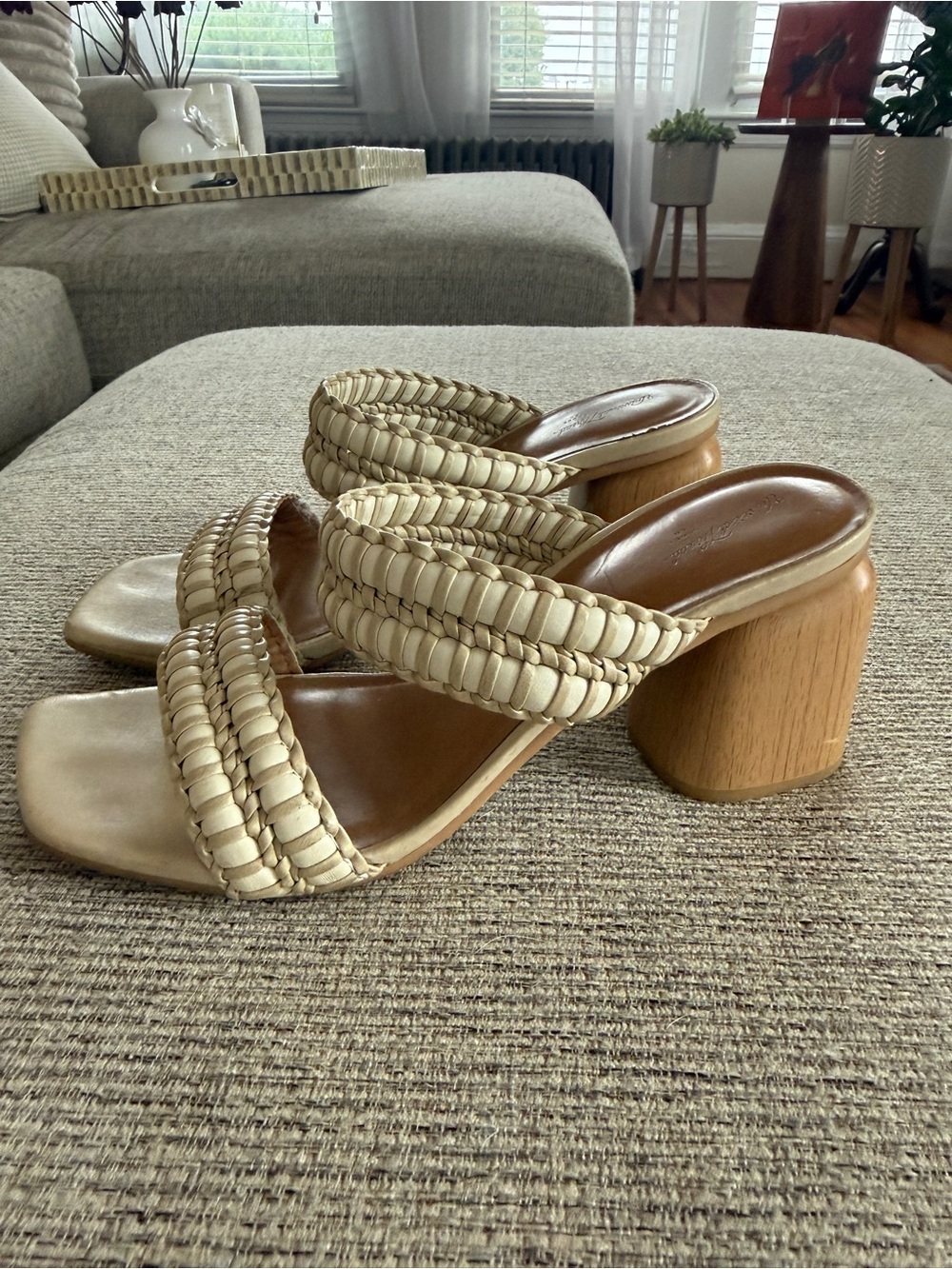 Universal Thread Woven Braided Block Heel Slide Sandals | Cream | Size 8 - Picture 2 of 3